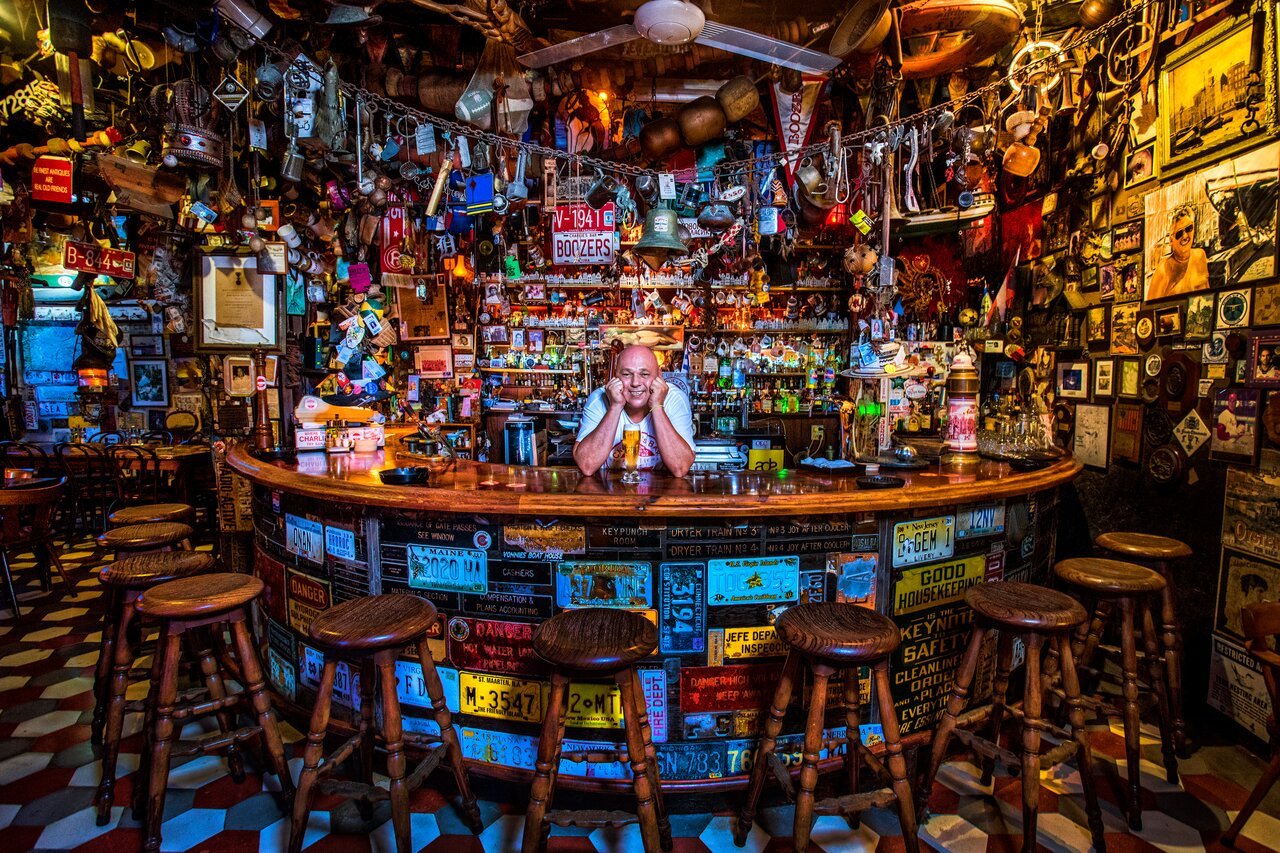 charlie s bar restaurant